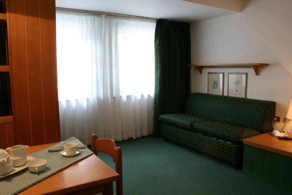 Residence Hotel Sport Campiglio Madonna Exterior foto